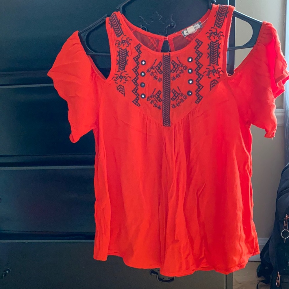 Women’s eyeshadow shirt